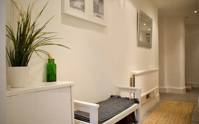 Central, Garden Flat, Sleeps 4, Perfect Location