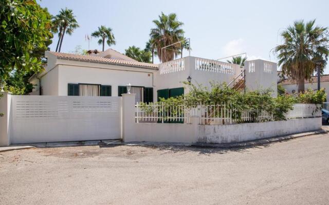 3 bedrooms house at Alcudia 50 m away from the beach with furnished terrace and wifi