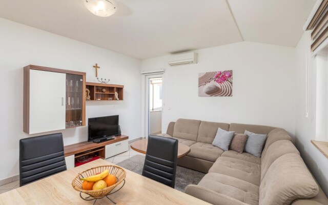 Awesome Apartment in Valbandon With Wifi and 1 Bedrooms