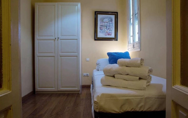 Lovely 3bed W/balcony in Madrid City Center