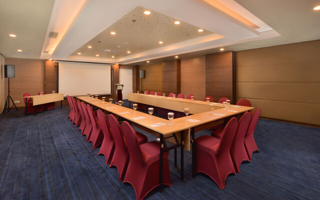 Platinum Adisucipto Hotel & Conference