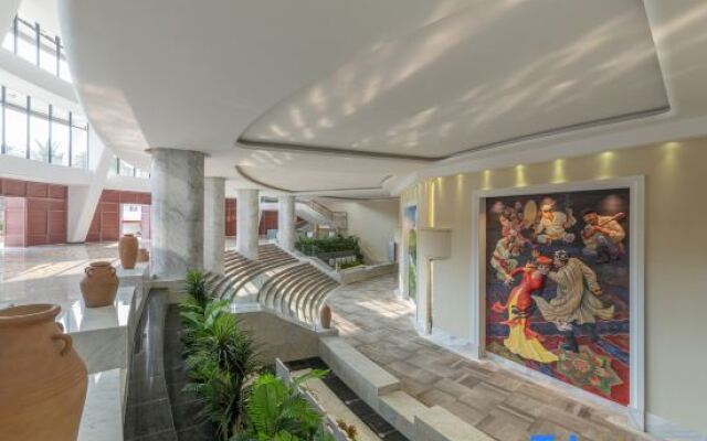 Xinjiang Plaza Holiday Hotel