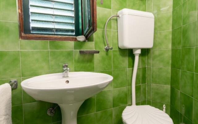 Din - 40 m from sea - A5(2+2)