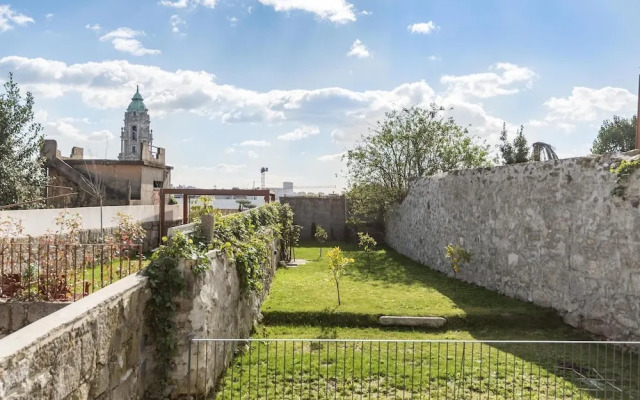 Trind5 · Samasal Trindade Apartments #5 Next to Aliados!