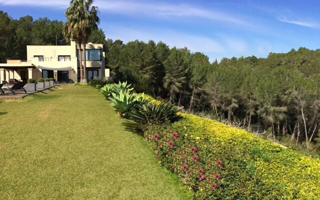 Villa Emeria by The Pearls Collection