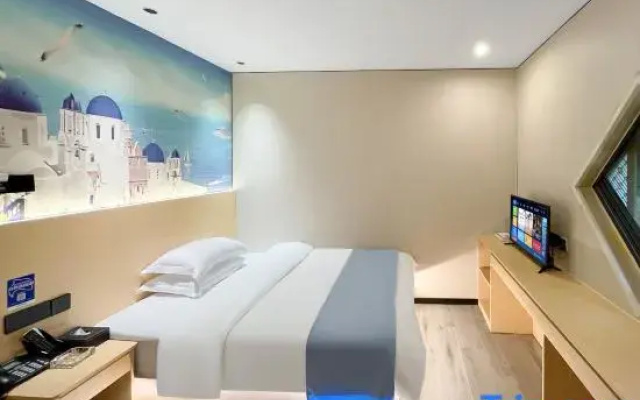 Tianshun Hotel (Guangzhou ERGONG subway station store)