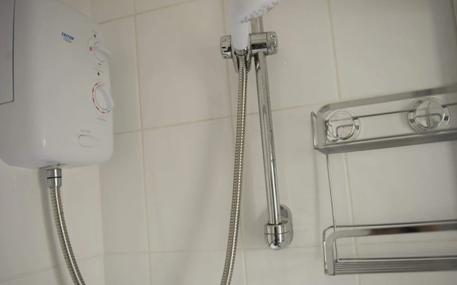 Lovely Mountain View Apartment - Short Drive to Beaches