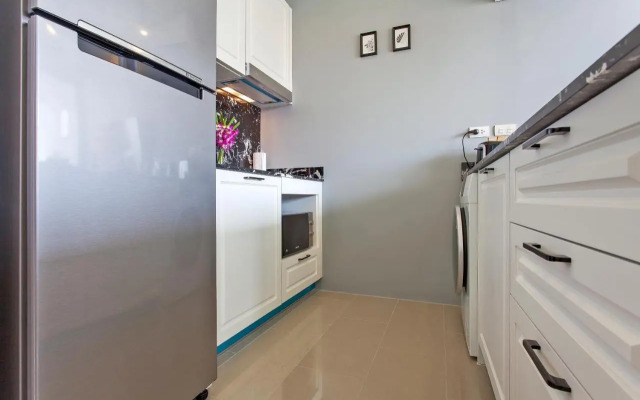 Palmyrah Surin Apartments by Beringela