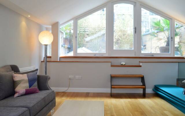2 Bedroom Maisonette House Close to Hyde Park