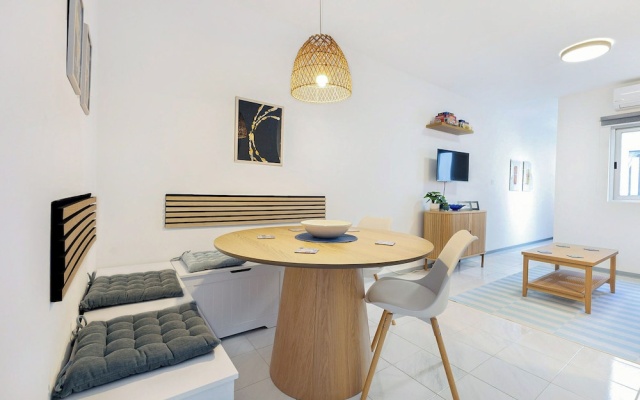 2BR Penthouse with Large Front Terrace
