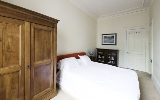 Veeve Champs Élysées Hideaway