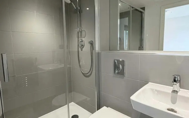 Modern 2 bed With Parking - Grand Exchange Bracknell