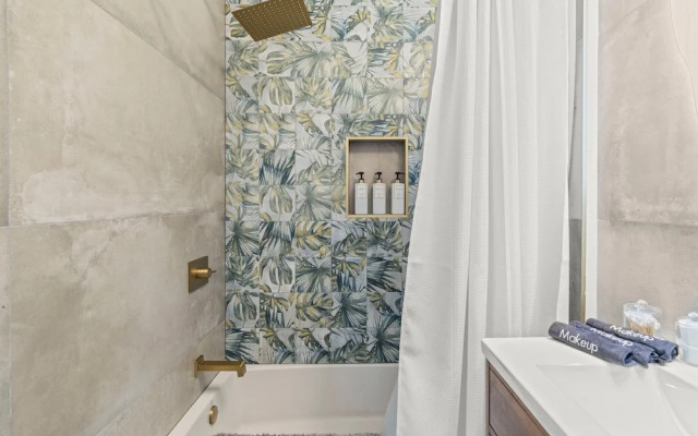 Stylish 1BR/2BA Near Liberty Bell