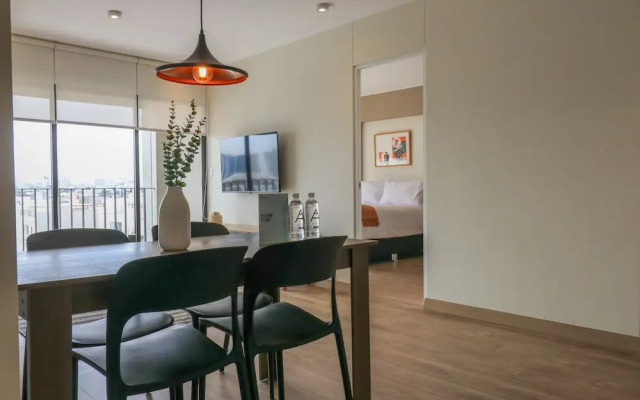 w Spectacular 2BR With Balcony in Miraflores