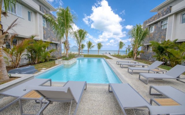 L'Escale Beachfront Luxury Suite By Dream Escapes