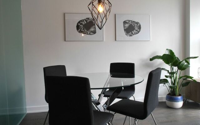 Stunning 1BR Condo in Popular King West