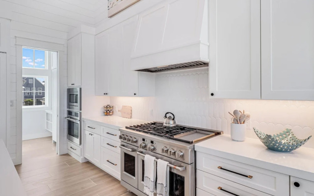 Lakeside Luxury 230 LAK