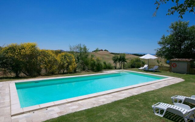 Rustic Escape With Pool