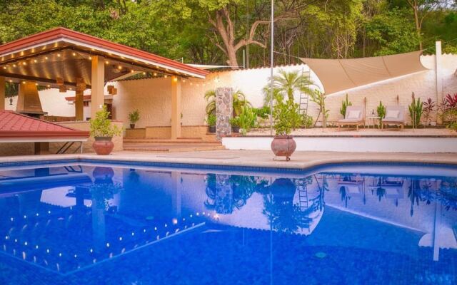 Few Steps to Beach Private Pool and Jacuzzi