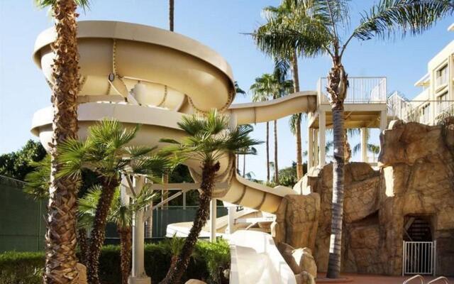 Sheraton Crescent Hotel