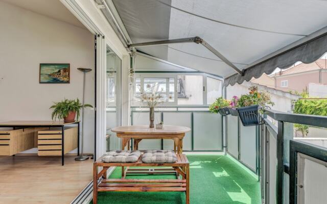 Spacious Apartment w Three Balconies and Parking