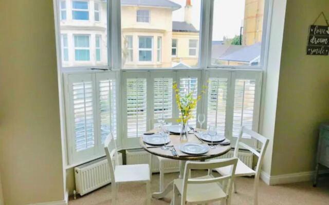 St Margarets Modern Georgian 2 bedroom apartment