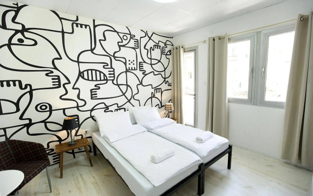Little Tel-Aviv Hostel