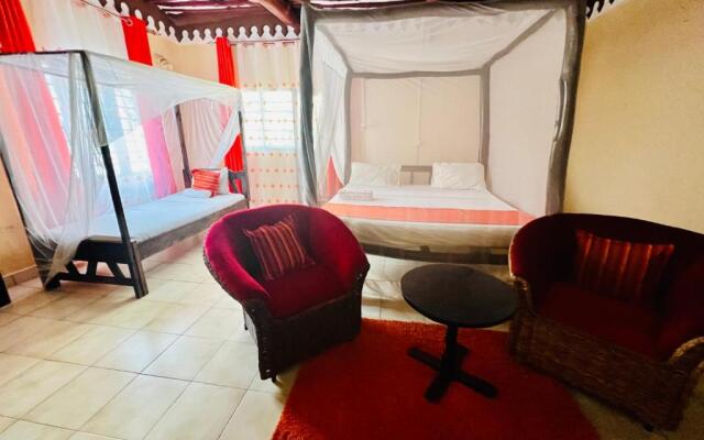 Lovely 5-bed Room House With a Swimming Pool