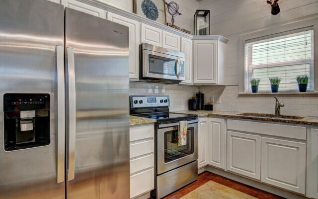 7th Sunrise 3 Bedroom Condo by RedAwning