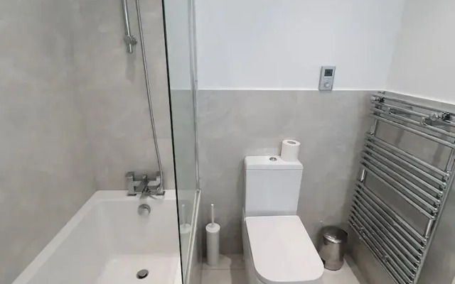 Modern Kings Road Executive Apartment