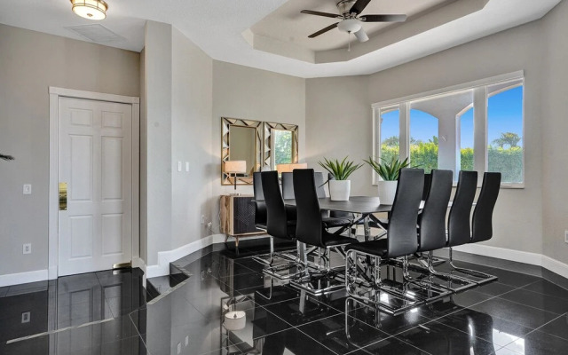 Lavish 8 Br Estate with Pool & Courts