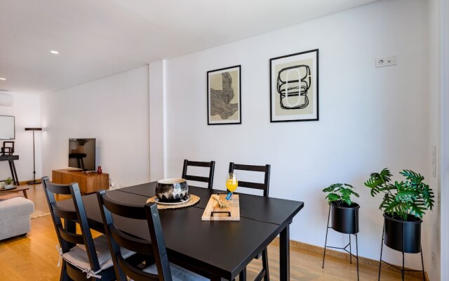 Camões Downtown with Parking