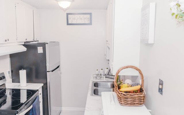 New-20p off-Uptown Love MPLS next to Fun