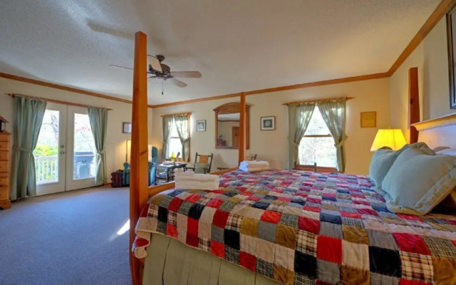 Lilly's Mountain Getaway - 4 Br Home