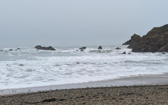Coastal Retreat, Sleeps 6 - Near Beach w Parking