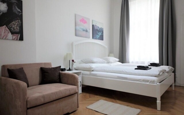 City Castle Aparthotel