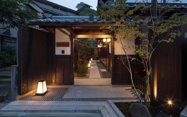 Higashiyama Sanjo Shirakawaan