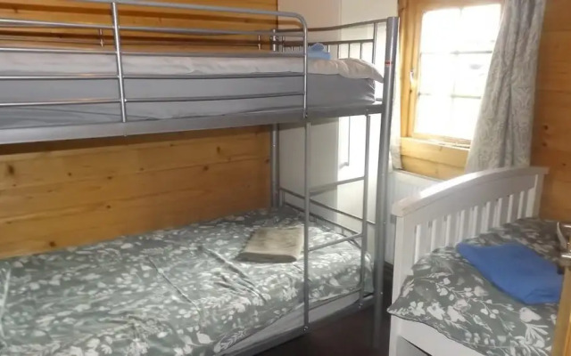 Spacious 3 Bedroom Cabin at Avonvale Holiday Lodge