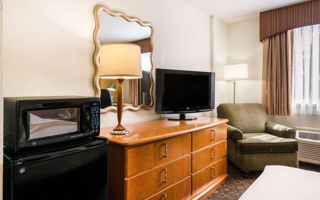 Quality Inn & Suites Near the Theme Parks