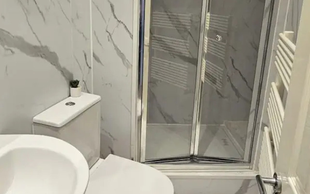 London Charm - Moscow Road Apartment