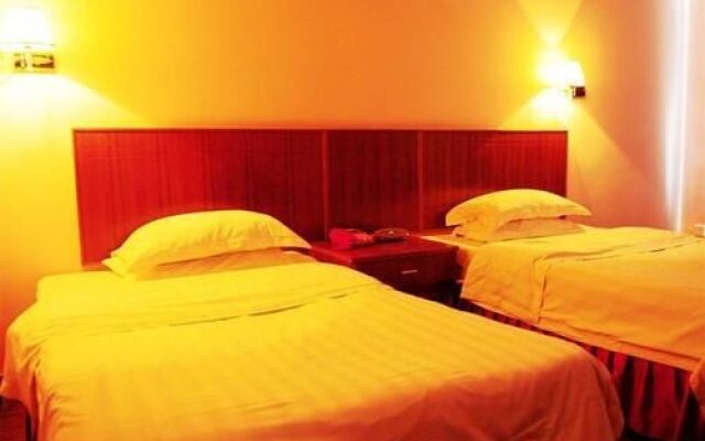 Xianglong Boutique Hotel (Guangzhou North Railway Station Huacheng Road Subway Station)