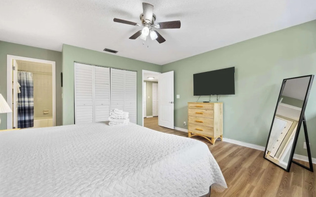 Seas the Day Ocean Views!