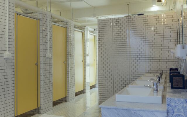 Sino Hostel Kata