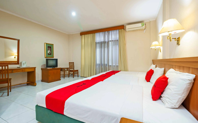 RedDoorz Plus near Kemang Raya