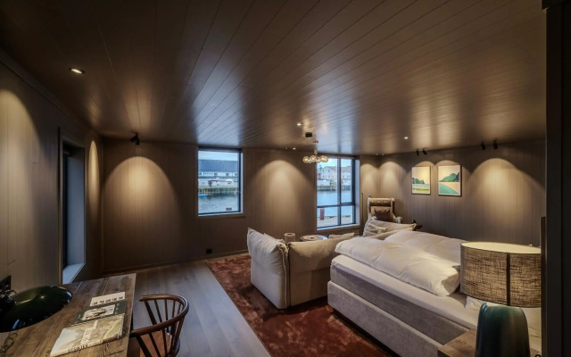 Henningsvaer Bryggehotell By Classic Norway Hotels