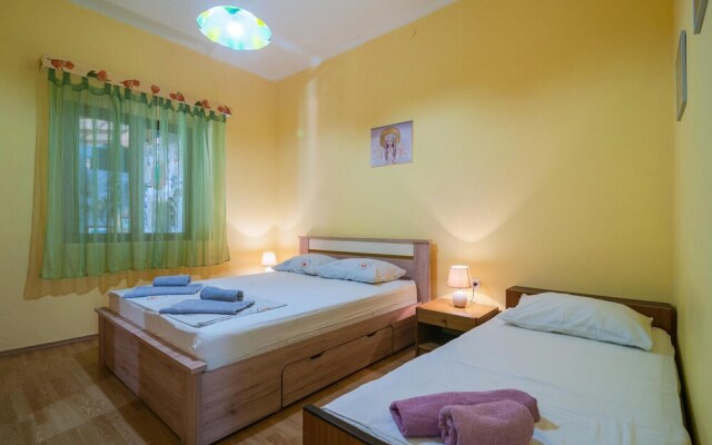 Beautiful Home in Dugi Rat With 3 Bedrooms, Wifi and Outdoor Swimming Pool