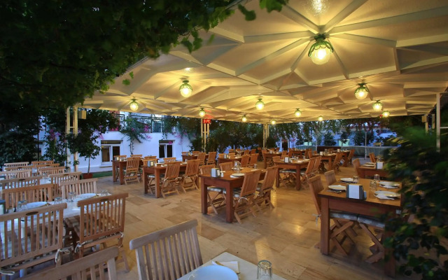 Catamaran Hotel
