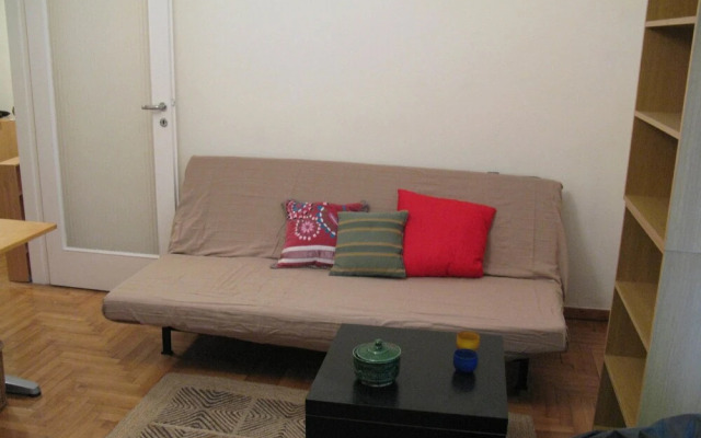 Quiet Apt Ideal For 2 Near Center