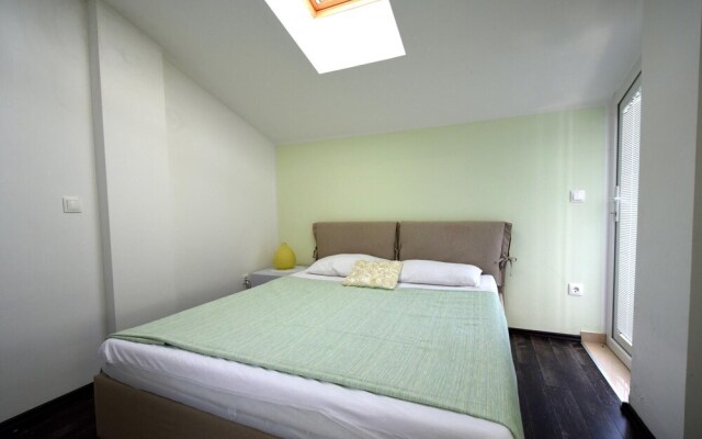 Apartment Roberto with Sea View