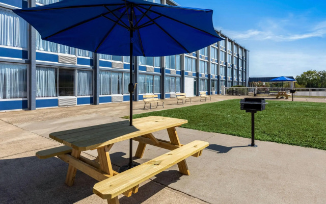 Days Inn by Wyndham Cambridge